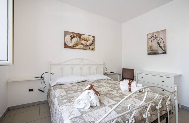 Apartment 'Ulivo' with Shared Pool, Private Terrace and Wi-Fi