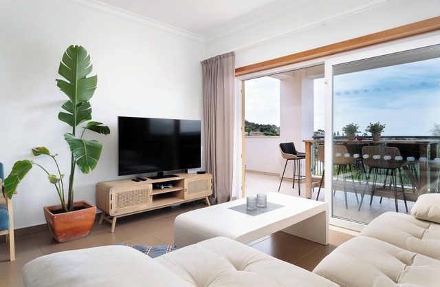 Apartment 'V2 Vale da Ribeira' with Shared Pool, Wi-Fi and Air Conditioning
