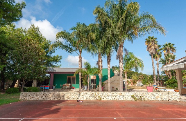 Apartment 'Villa Aurora' with Shared Pool, Wi-Fi and Air Conditioning