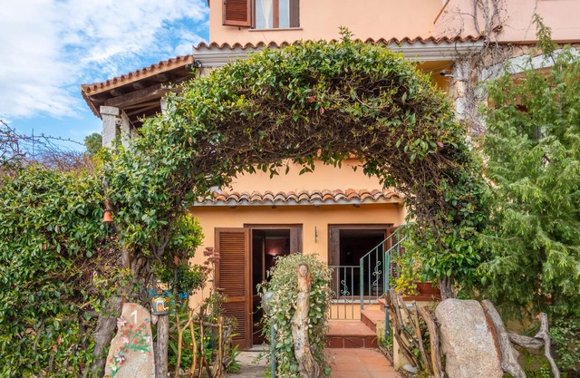 Apartment 'Villa Bouganville 2' with Garden