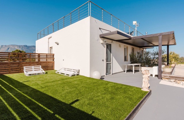Apartment 'Villa Giulia Sud' with Mountain View, Private Terrace and Air Conditioning