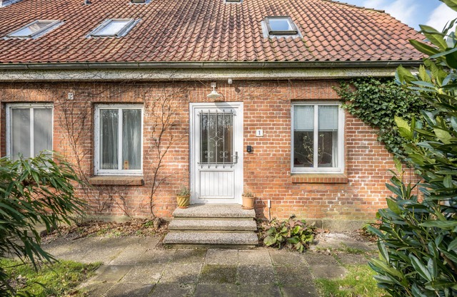 Apartment "Voßberg Ferienwohnung 1" with Shared Terrace & Wi-Fi