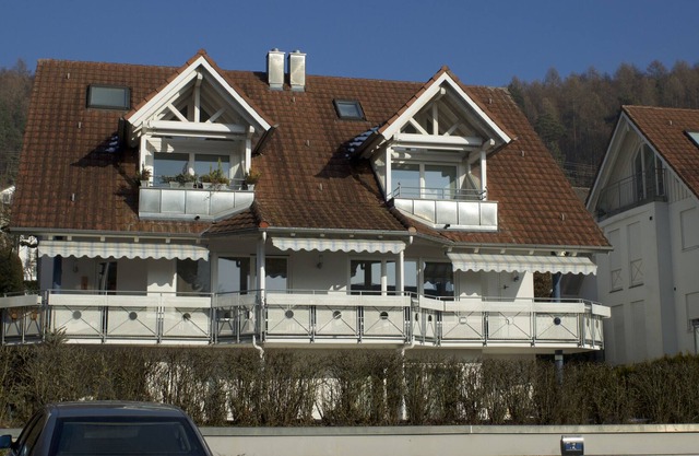 Apartment with a spacious balcony and lake view