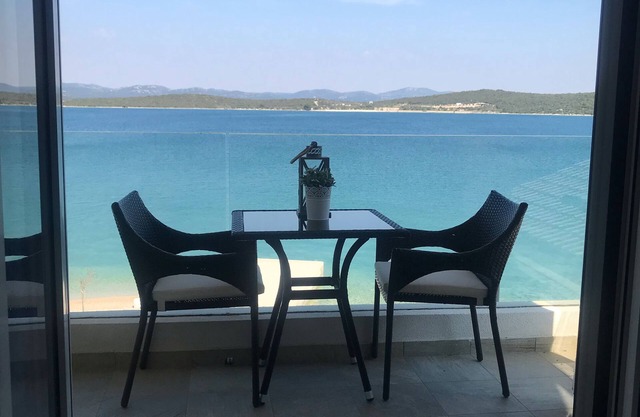 Apartment with a beautiful lake view - right on the sea -