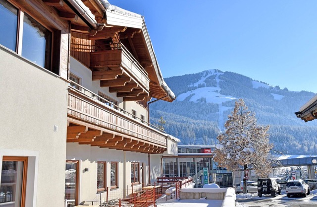 Apartment with a spa next to the gondola