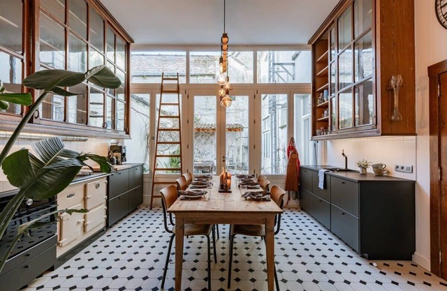 Apartment with courtyard on top location in Ghent
