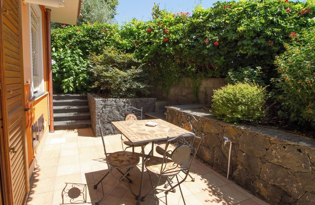 Apartment with Garden View