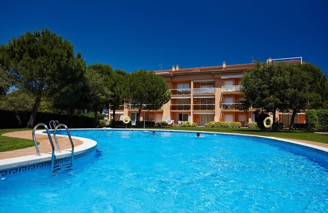 Apartment with garden & pool - 800 m Pals beach (SG 2 2H 205)