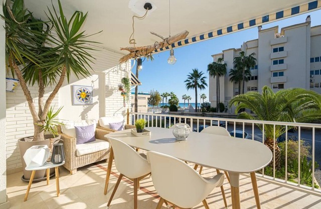 Apartment with large terrace and sea view in Albir