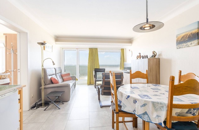 Apartment with Pool & Parking