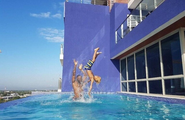 Apartment with roof top pool