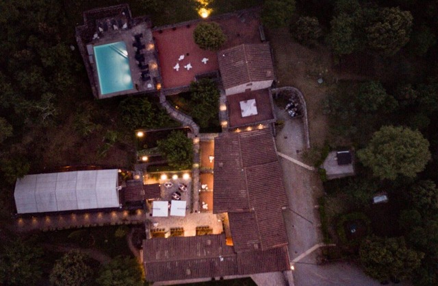 Apartment with sauna, private pool, A/C, WIFI, hot tub, TV, patio, panoramic view, close to Siena