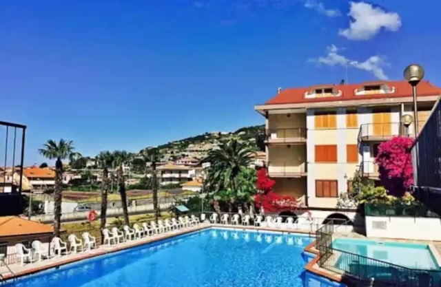 Apartment with shared pool and A/C | Ap56