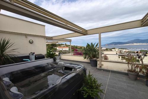 Apartment with terrace close to the beach
