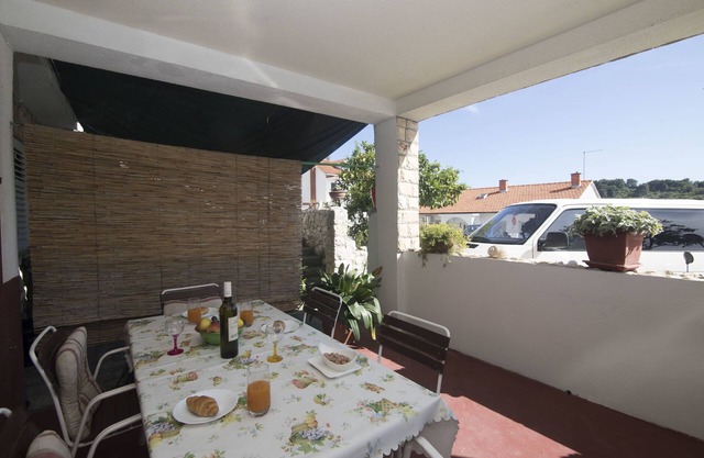 Apartments and Rooms Nikol (67161-A1) - Hvar - island Hvar