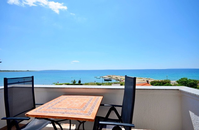 Apartments Daniela Della (58081-A2) - Novalja - island Pag
