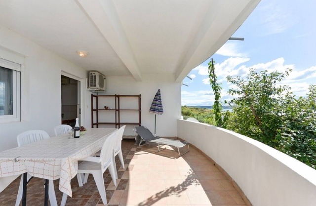 Apartments Edi (105881-A2) - Rtina