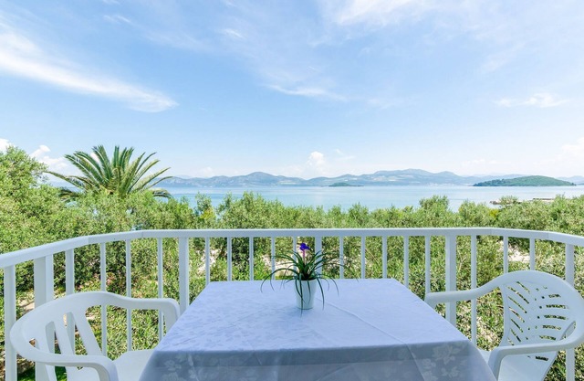Apartments Glavor - One Bedroom Apartment with Terrace and Sea View (A1)
