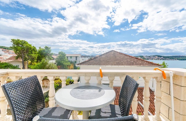 Apartments Marina (32571-A2) - Okrug Gornji (Ciovo)