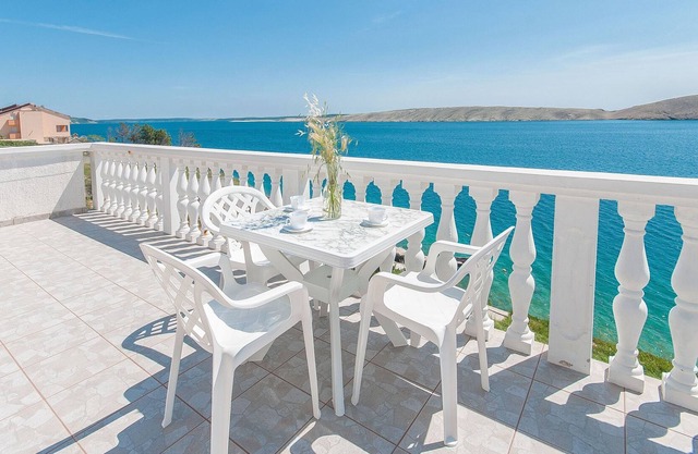 Apartments Tomo (13561-A3) - Vlasici - island Pag