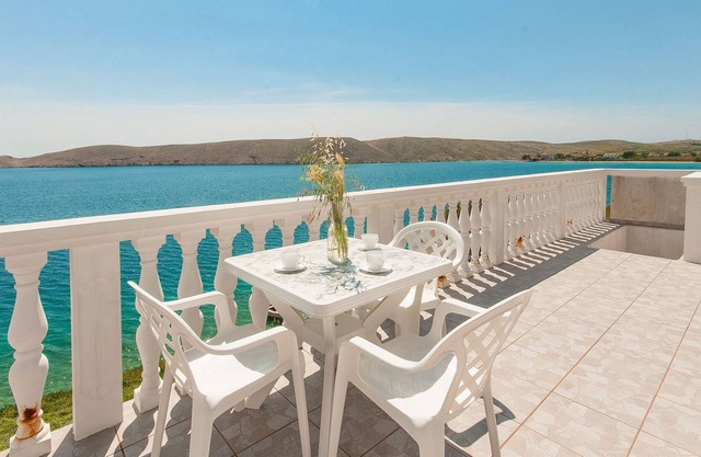 Apartments Tomo (13561-A4) - Vlasici - island Pag