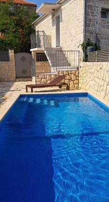 Apartments Tomina