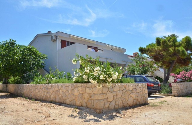 Apartments Vlado, (16208), Povljana, Croatia