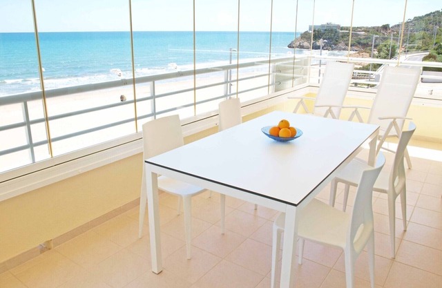 ApartUP Spectacular Beachfront