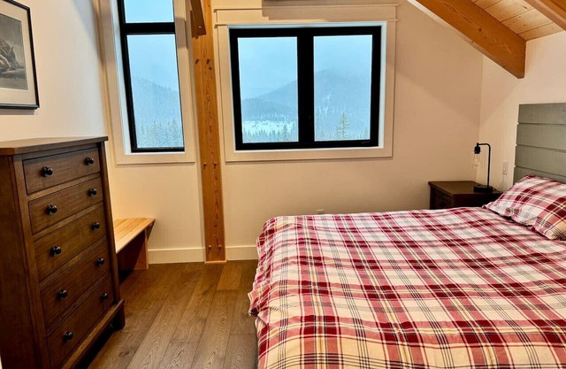 Apex Mountain - Boards 'n' Blades Chalet