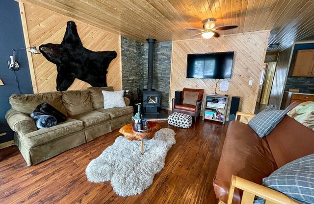 Apex Mountain ~ Mountain Air Retreat ~ Cozy Chalet
