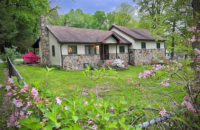 Appalachian Mountain Inn~2 miles to Ohiopyle