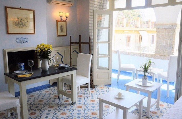 Appartamento Dionisio: An elegant apartment located in the historic center of Taormina, with Free WI-FI.