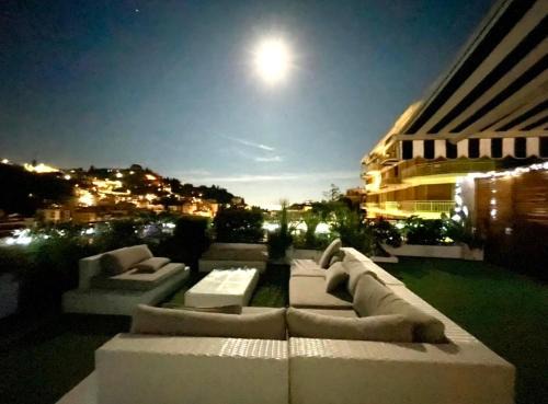 Appartamento Rapallo Sky Garden Maria Jose Liguria - Attico vista mare - Terraces - 2 bagni- 2 Camera da Letto - Box, Wi-fi, Idromassaggio Free inteiro Attico per Voi, con Ascensore