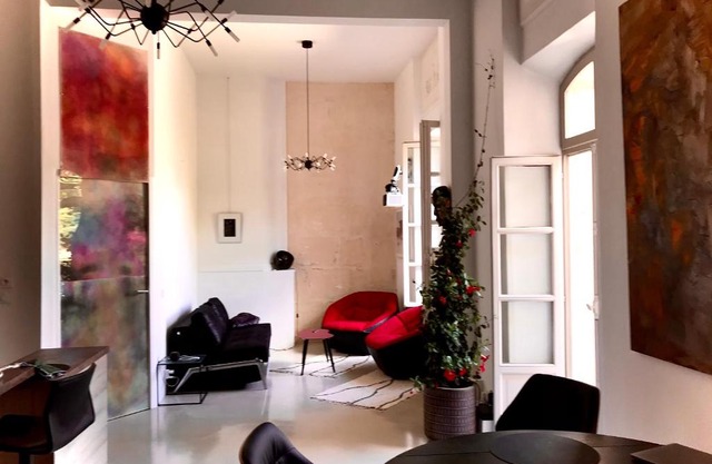 Appartement à la Roquette, dans l'Hotel de Divonne, classé.