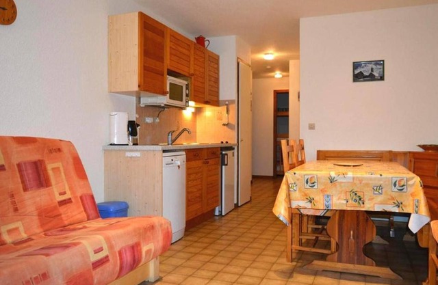 Appartement 2 pièces cabine, 300m pistes/comm, mén. inclus, parking - FR-1-241-11
