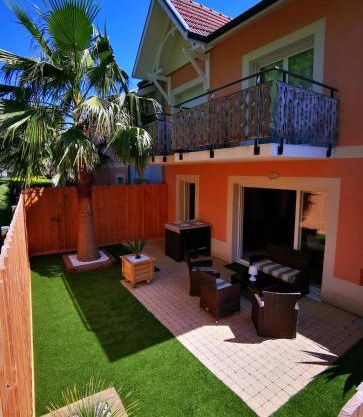 Appartement 90 m2 avec parking terrasse balcons, proche du port et plages