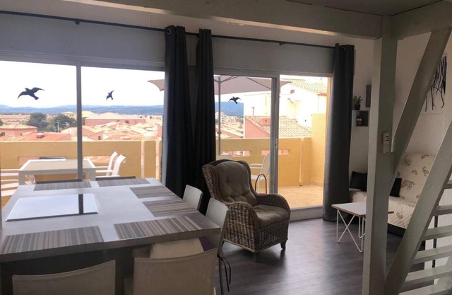 Appartement avec terrasse, 4 couchages, plage à proximité, parking - FR-1-81-536