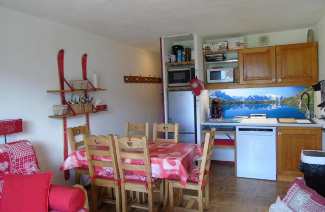 Appartement cosy 2 pièces + cabine, 6 pers., proche télésièges, commerces, avec balcon et équipement complet - FR-1-561-28