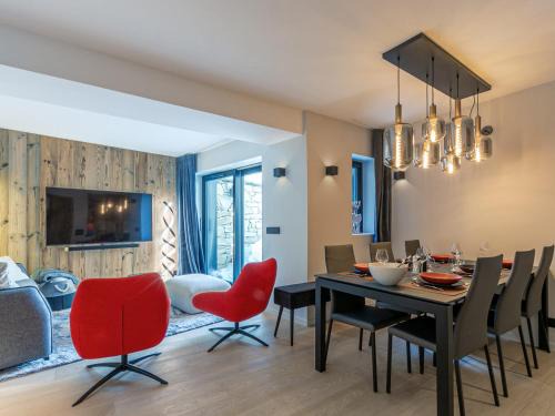 Appartement de standing avec Wi-Fi, garage, terrasse et accès direct aux pistes à Val-d'Isère - FR-1-694-348