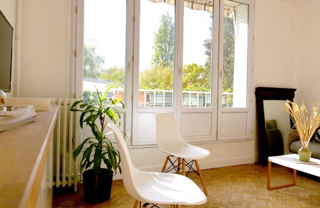 Appartement de Designer, Cosy Lumineux, 3 Chambres, Salon TV, Cuisine, Sub, wc