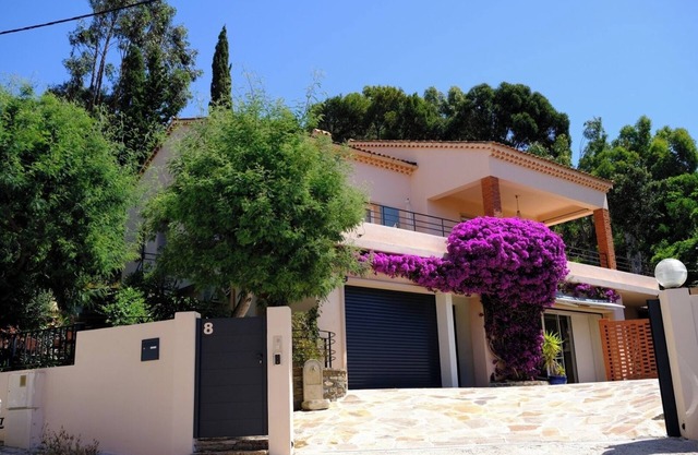Appartement Rdj, Dans une Villa à Proximité à Pied de Commerces, Port et Plage