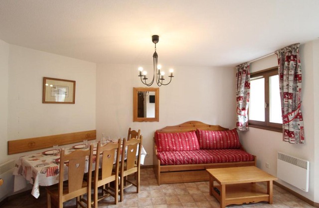 Appartement spacieux pour 6 à Lanslevillard, au pied des pistes avec balcon et parking - FR-1-508-46