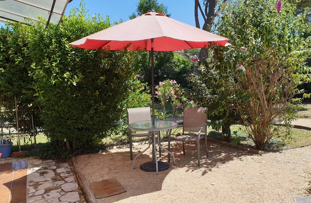 Appt F2 - 22 m2 dans parc arboré au bord du Verdon piscine petanque