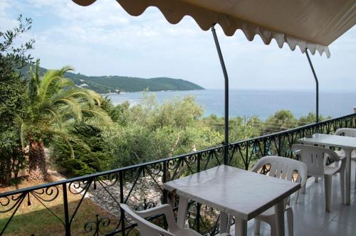 Apraos Bay Hotel In Kalamaki Beach, 100m from the lovely sandy beach