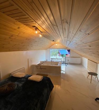 Aprosmeno Jacuzzi House 2