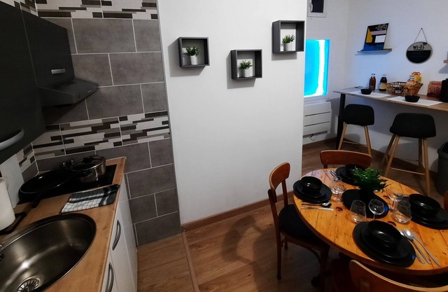 Apt 103-Apartment-Designer-Ensuite with Shower