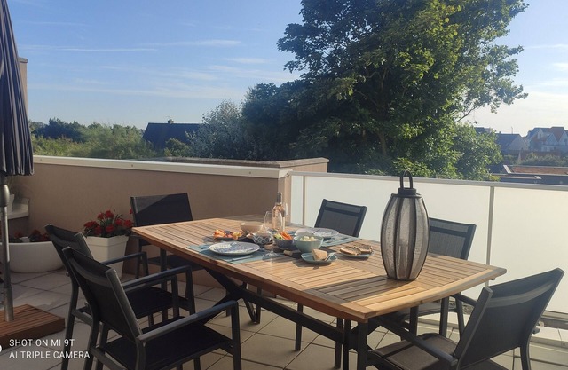Apt 1st, copr on 3 floors, elevator, sheltered terrace 25M2 wind, separate wc