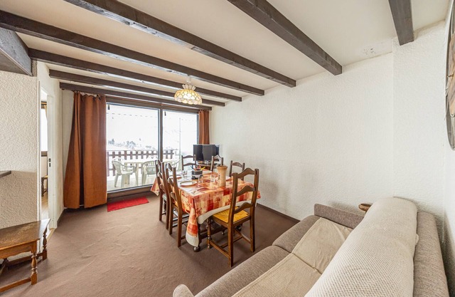 Apt 6 pers, 2 bdr, south balcony, near slopes