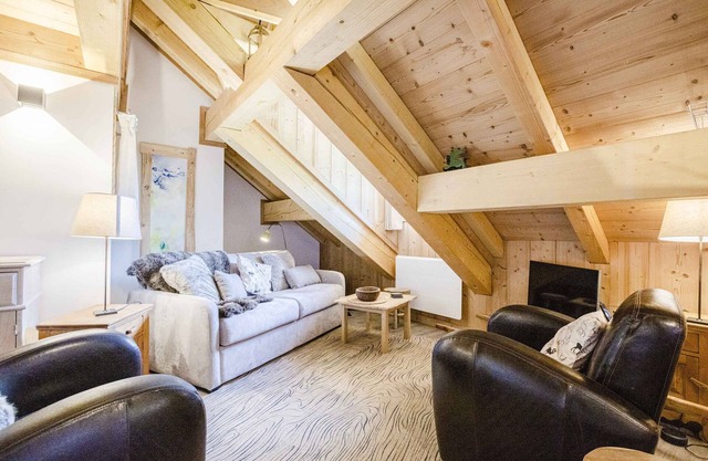 Apt Amelie - new 2 bed duplex Les Alberts (Montgenevre)