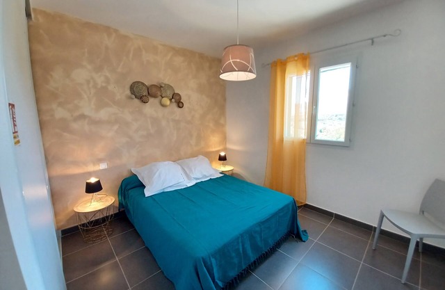 Apt heated pool, wifi, 2 bedrooms, air conditioning, 7 min beach 1 min river